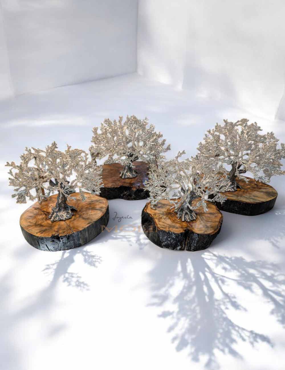 figuras olivos metal plateados base madera
